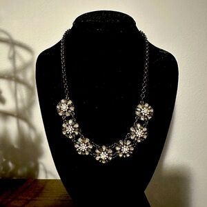 Beautiful onyx necklace with flower stones.